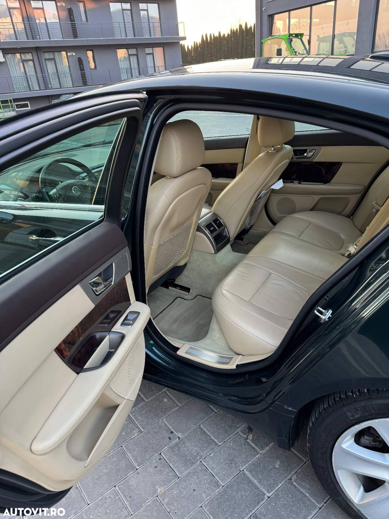 Jaguar XF 2.7 V6 Diesel Premium Luxury - 9