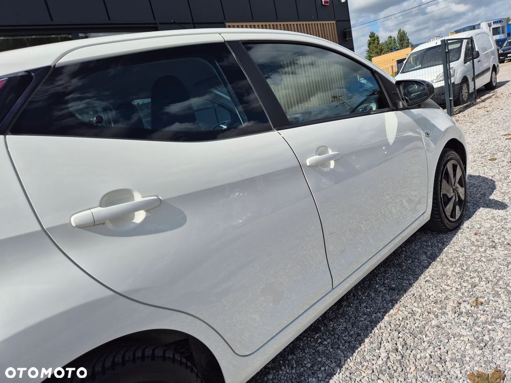 Toyota Aygo x-play Eco - 24
