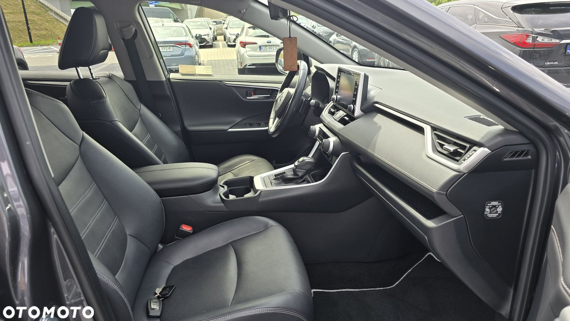 Toyota RAV4 - 10