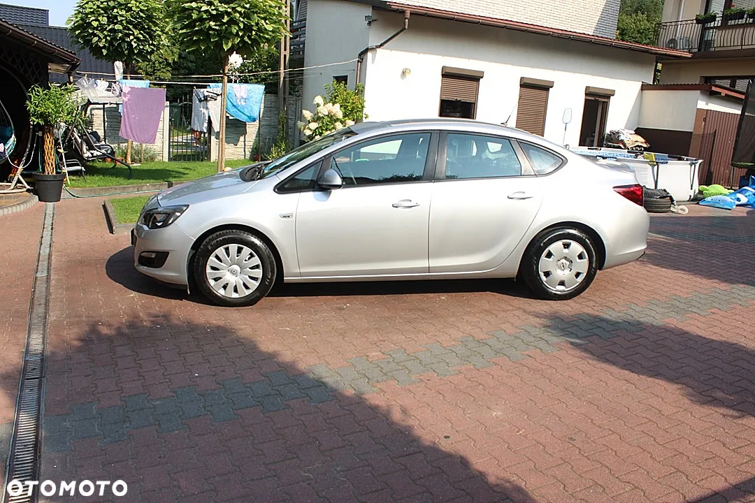 Opel Astra IV 1.6 Cosmo - 11
