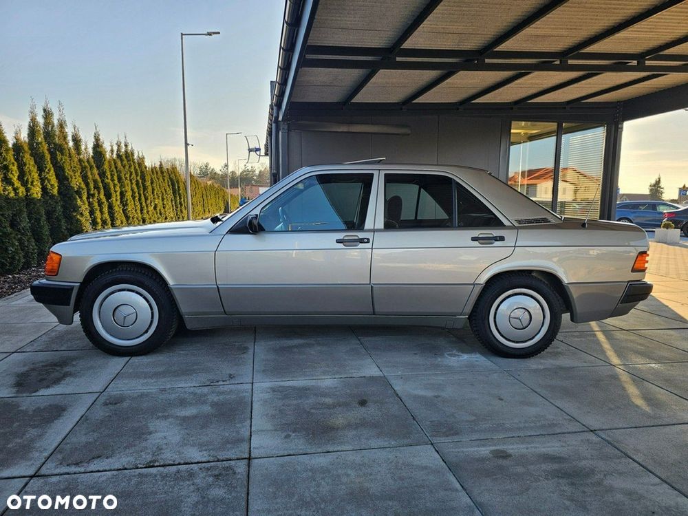 Mercedes-Benz W201 (190) - 10