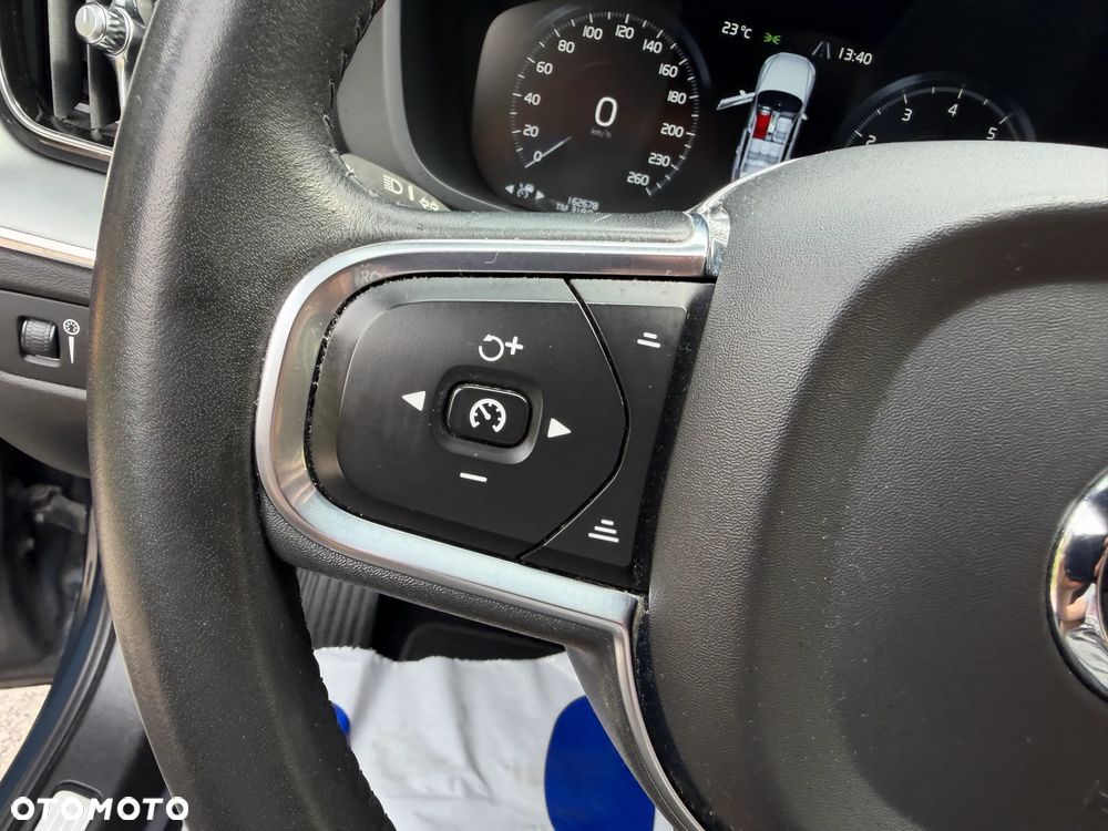 Volvo XC 60 T4 Momentum Pro - 23