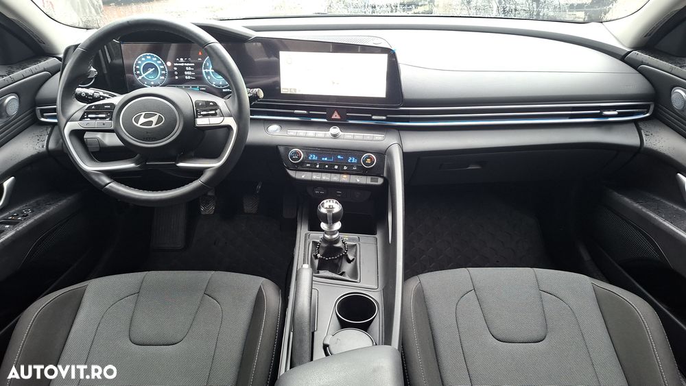 Hyundai Elantra 1.6 l 123 CP 6MT Highway - 1