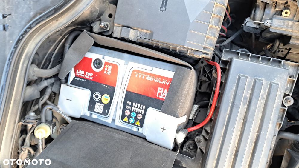 Volkswagen Passat 2.0 TDI DPF Highline - 22