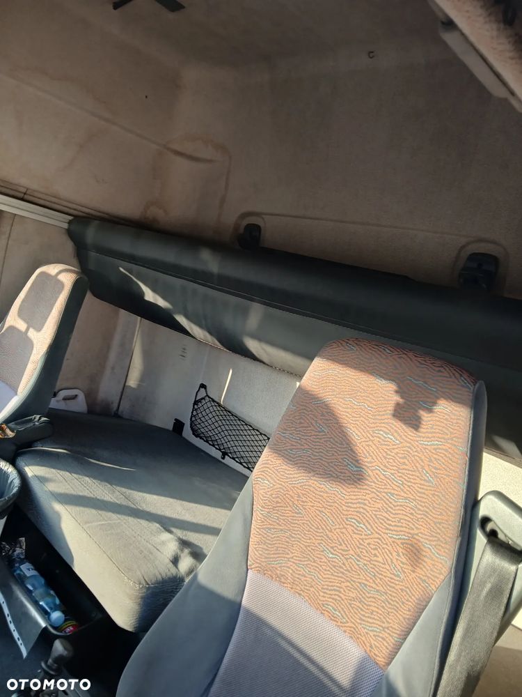 Renault Premium 370.26 6X2D - 11