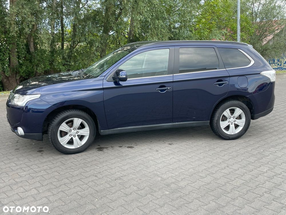 Mitsubishi Outlander - 2