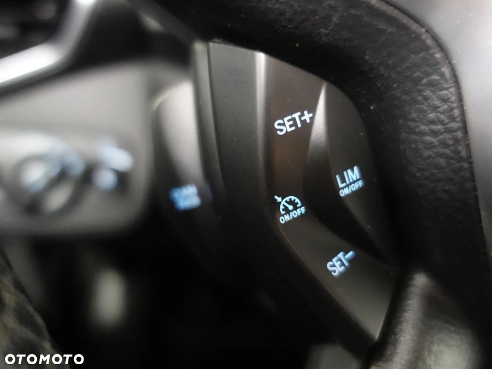 Ford Kuga 1.6 EcoBoost 2x4 Titanium - 32