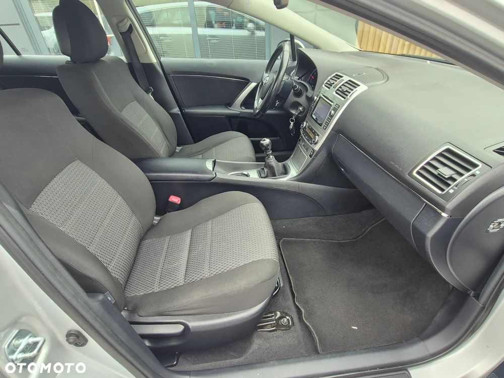 Toyota Avensis Touring Sports 1.8 Comfort - 30