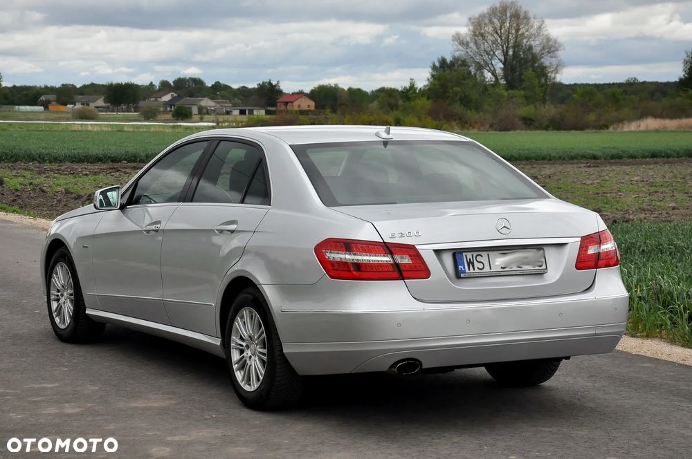 Mercedes-Benz Klasa E 250 CGI BlueEFFICIENCY 7G-TRONIC Elegance - 19