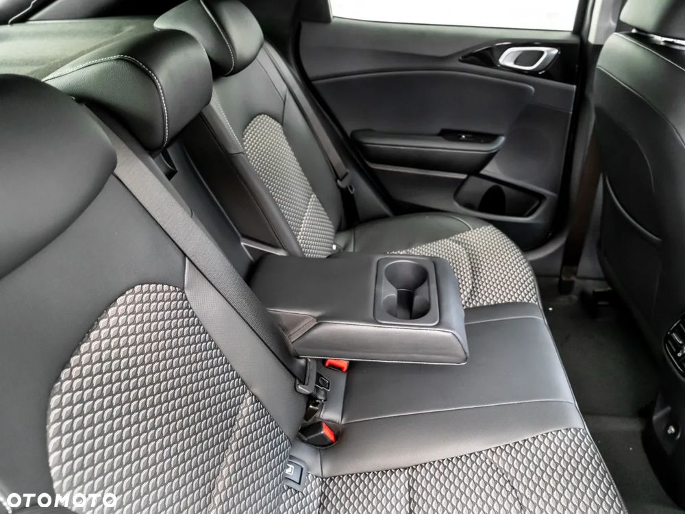 Kia XCeed 1.5 T-GDI Business Line DCT - 17