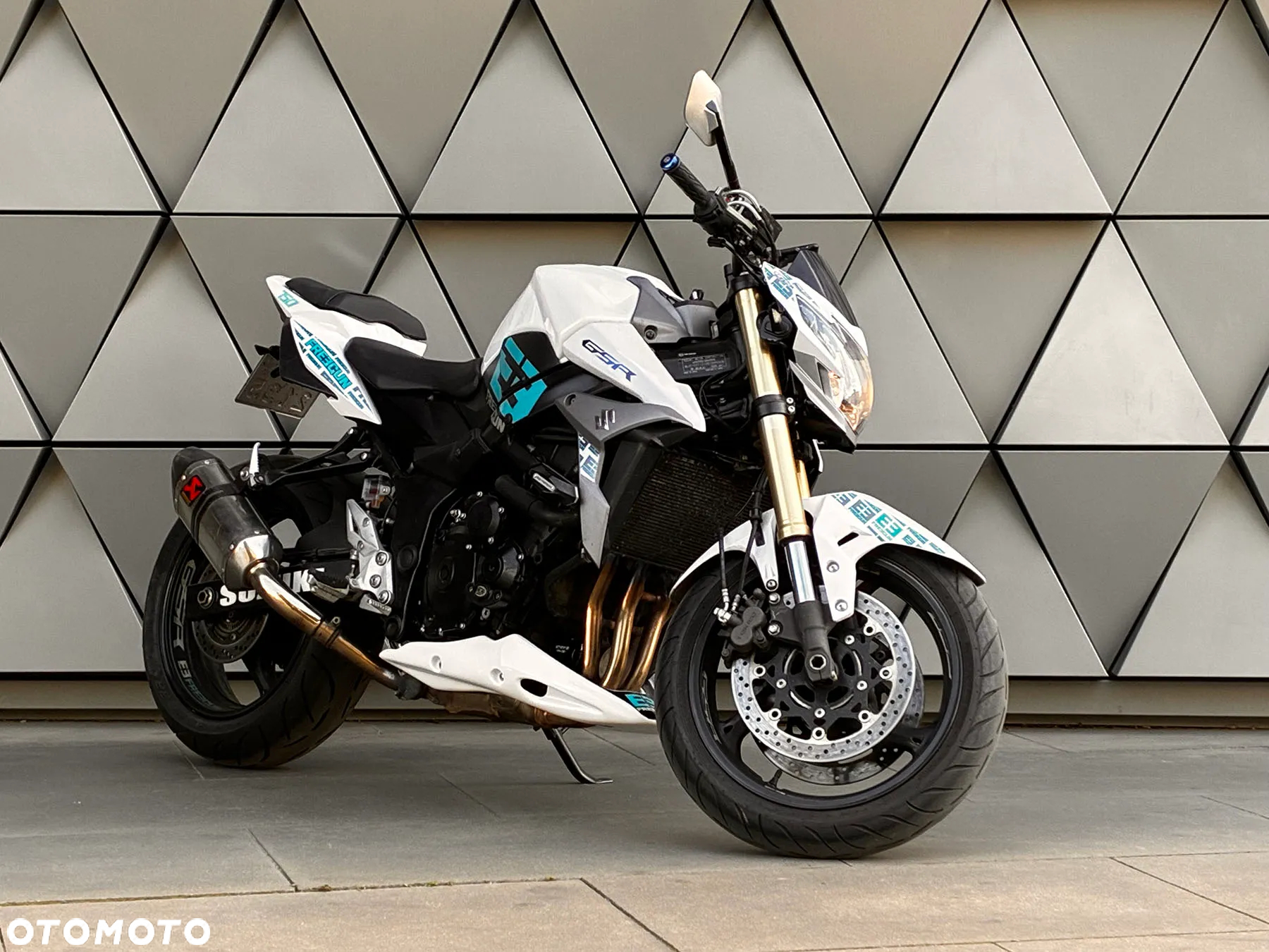 Suzuki GSR - 2