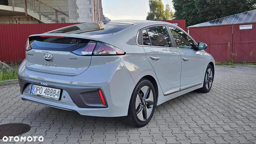 Hyundai IONIQ - 3