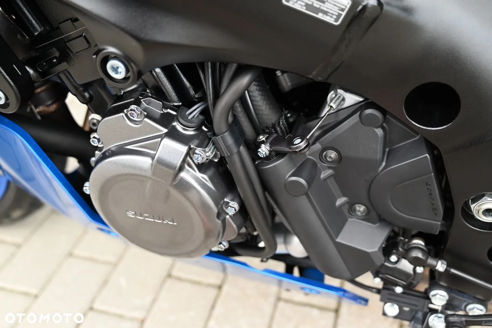 Suzuki GSX 1000 - 15