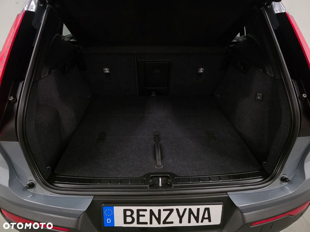 Volvo XC 40 B3 B DKG Ultra Dark - 40