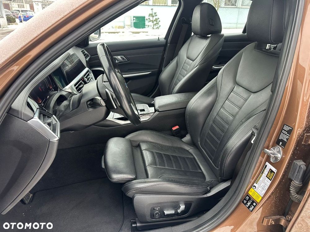 BMW Seria 3 330i xDrive - 10