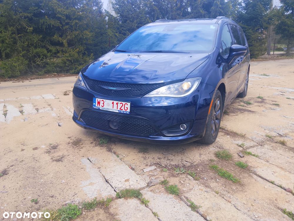 Chrysler Pacifica - 2
