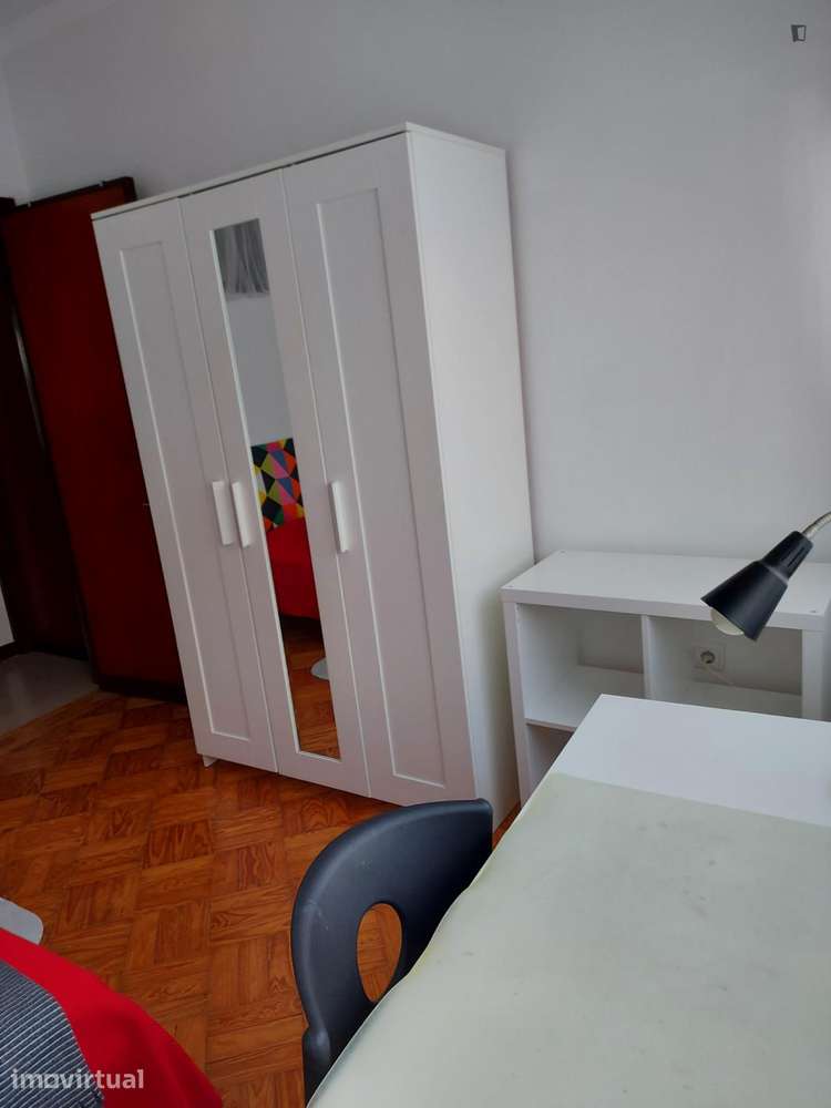 Quarto - localizado em Santo Ildefonso Porto - Grande imagem: 3/11