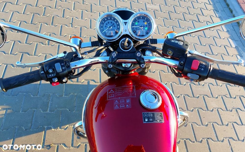 Triumph Bonneville - 7