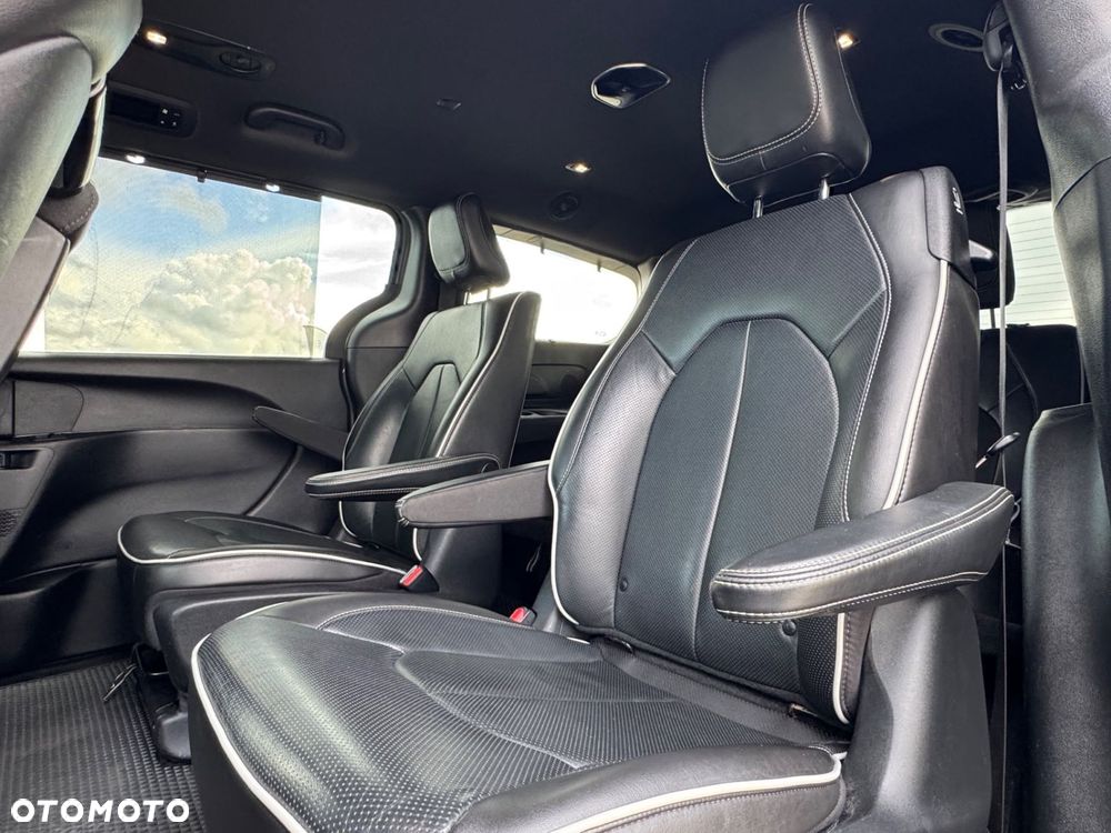 Chrysler Pacifica - 19