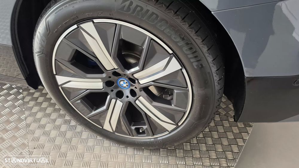 BMW iX xDrive 40 Pack Desportivo - 32