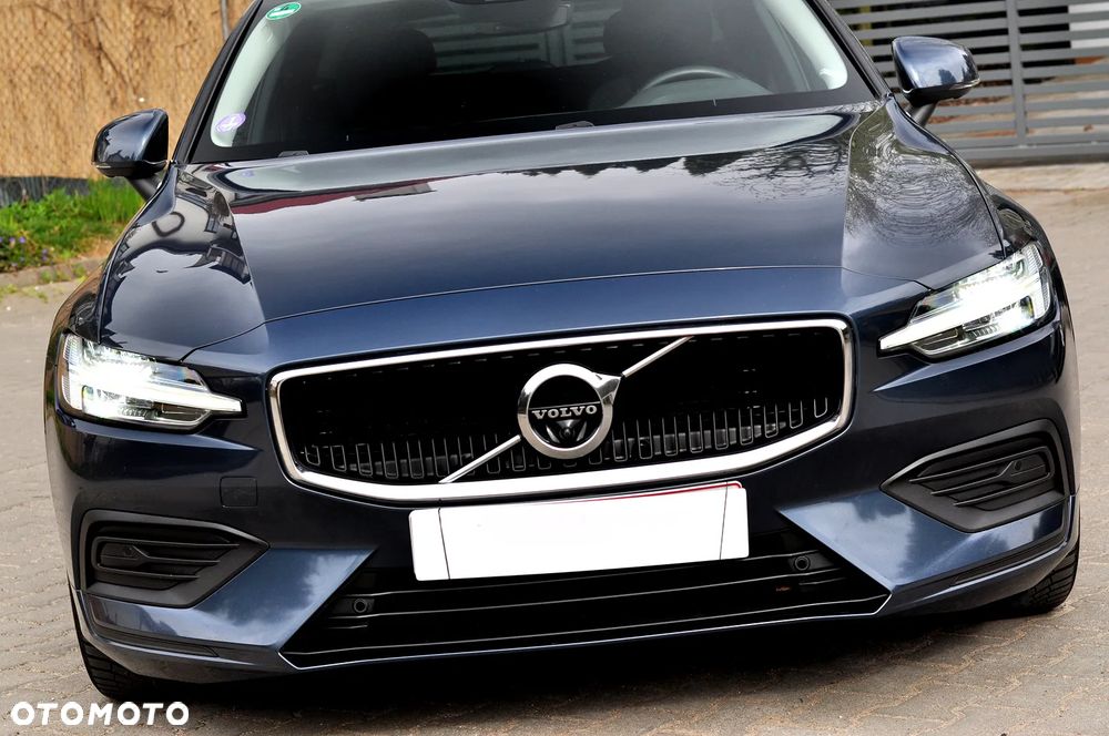 Volvo V60 2022 photo 2