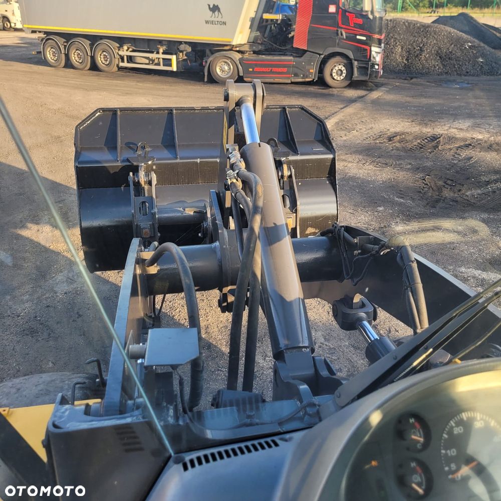 Komatsu WA150PZ - 9