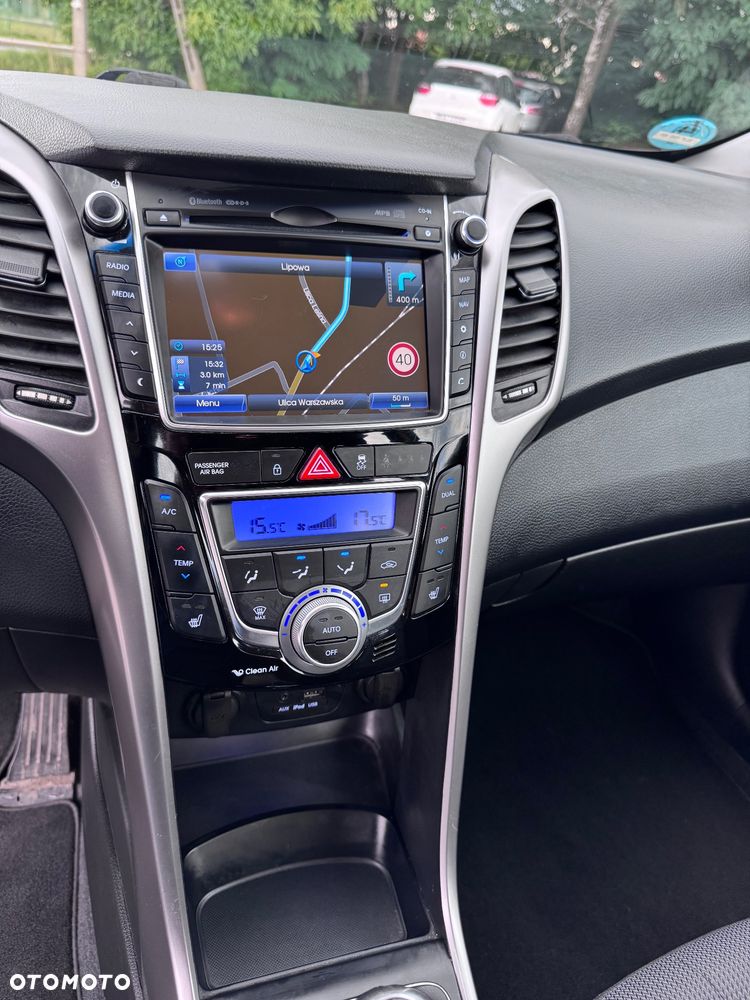 Hyundai i30 i30cw 1.6 CRDi Fifa World Cup Edition - 23