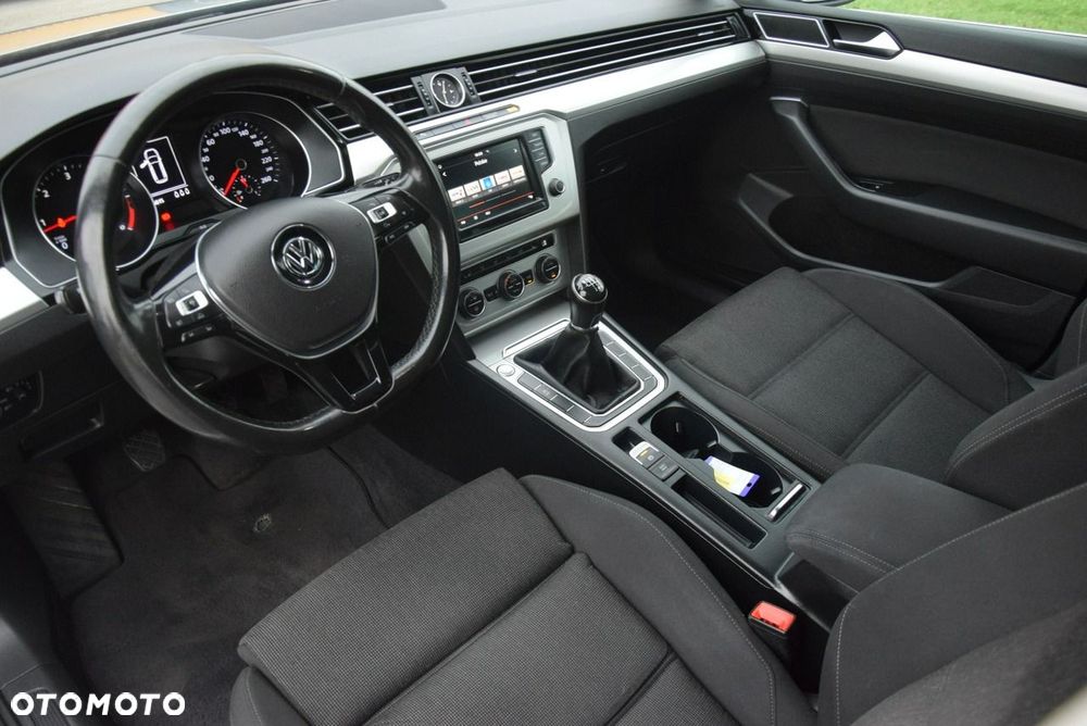 Volkswagen Passat - 20