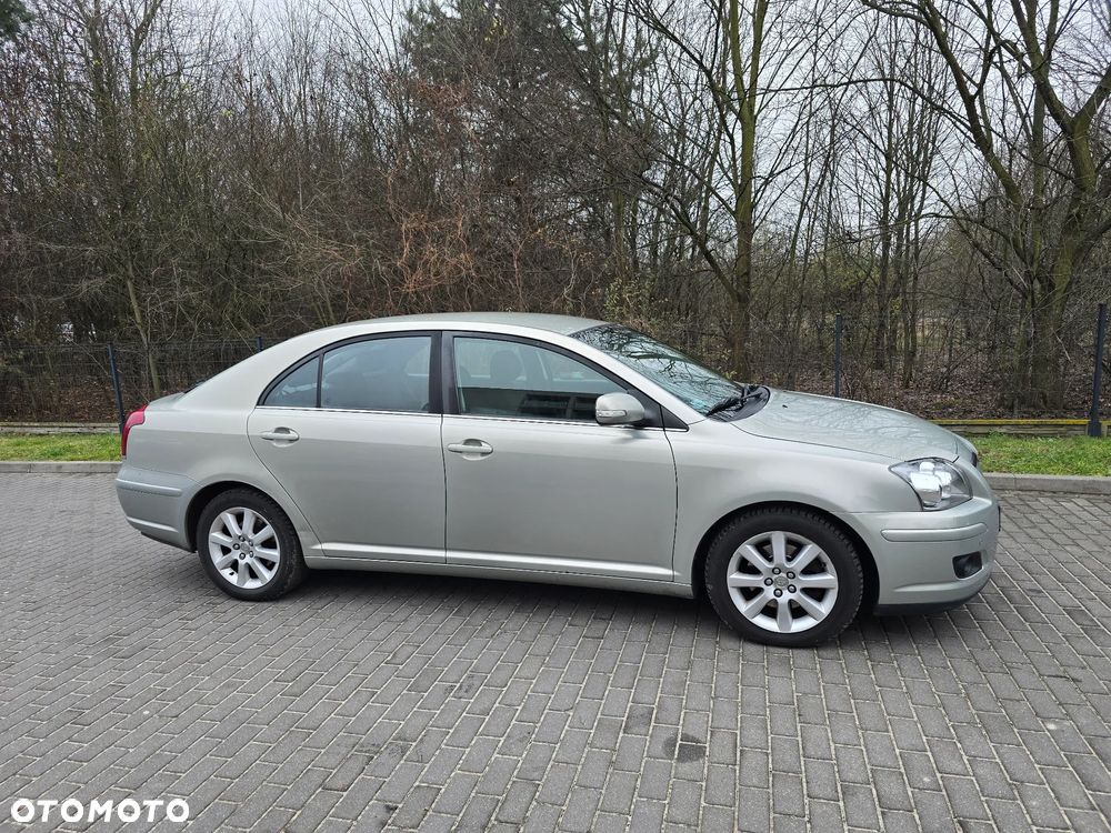 Toyota Avensis 2.0 D-4D Sol - 3