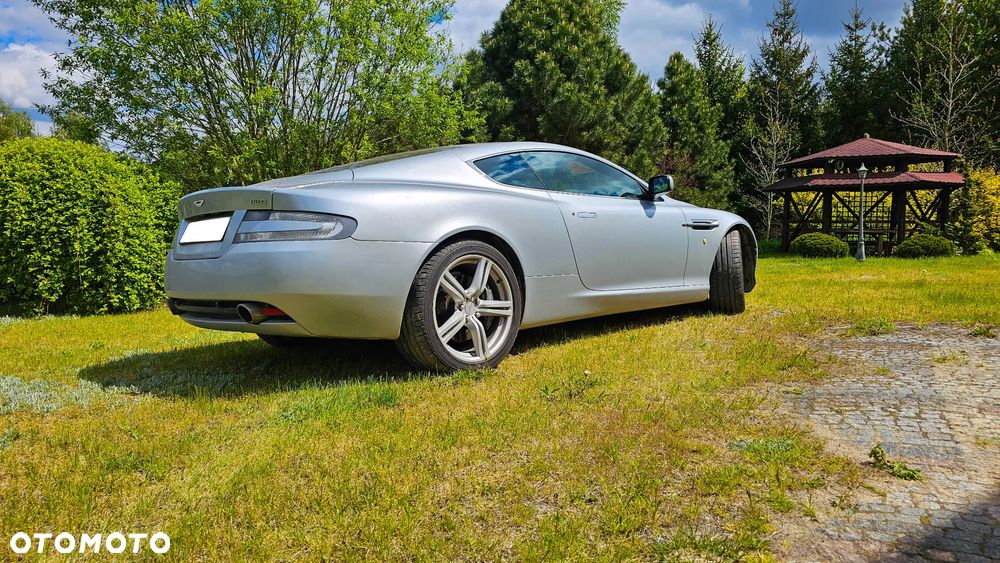 Aston Martin DB9 Standard - 32