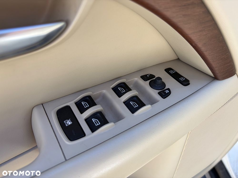 Volvo XC 70 - 25