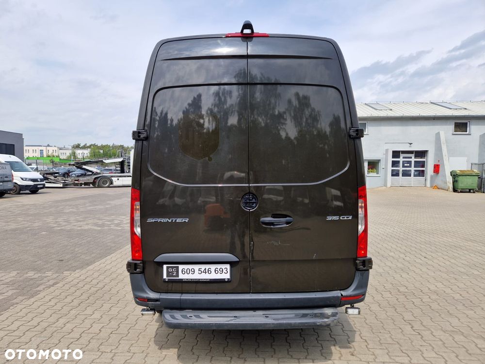 Mercedes-Benz Sprinter - 14