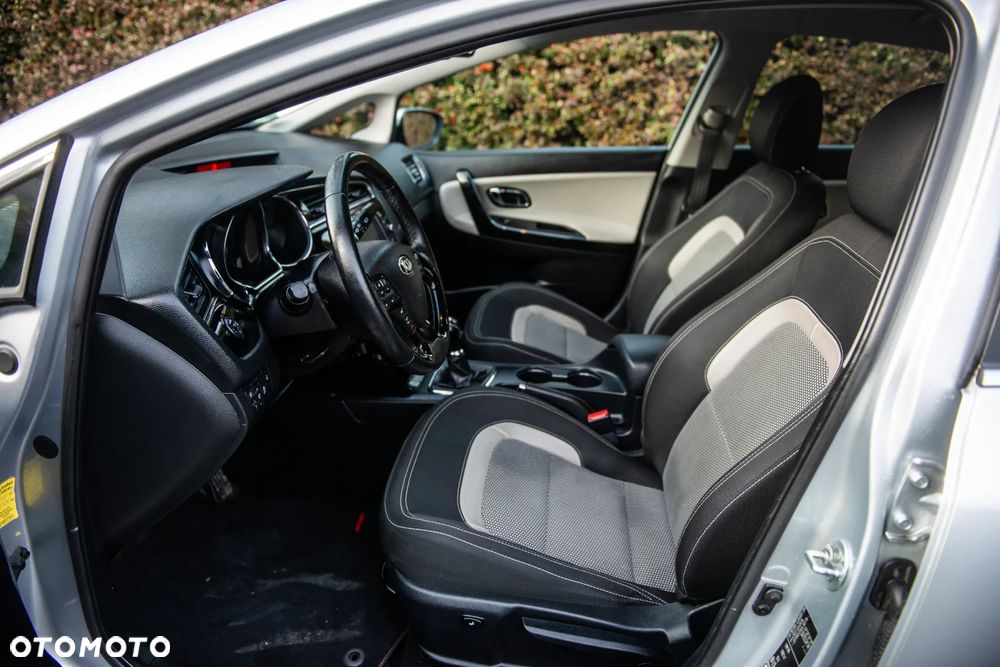 Kia Ceed 1.6 GDI Dream-Team Edition - 18