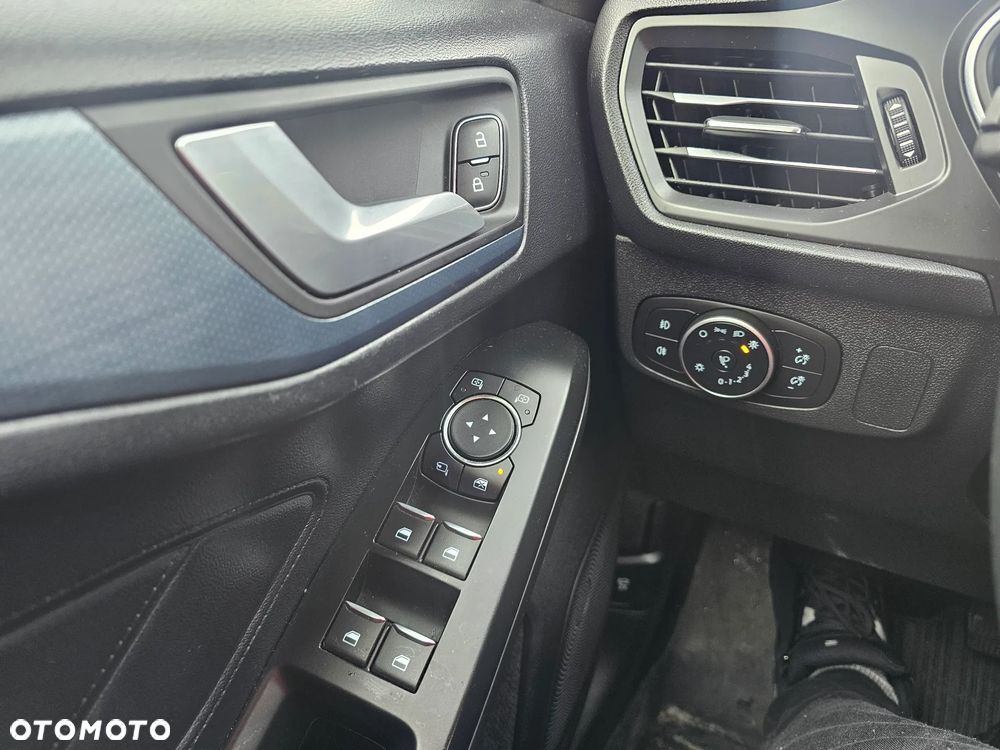 Ford Focus SW - 18