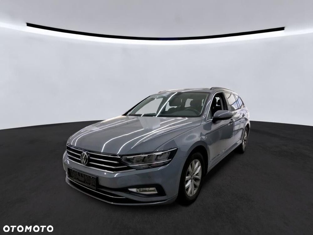 Volkswagen Passat - 1