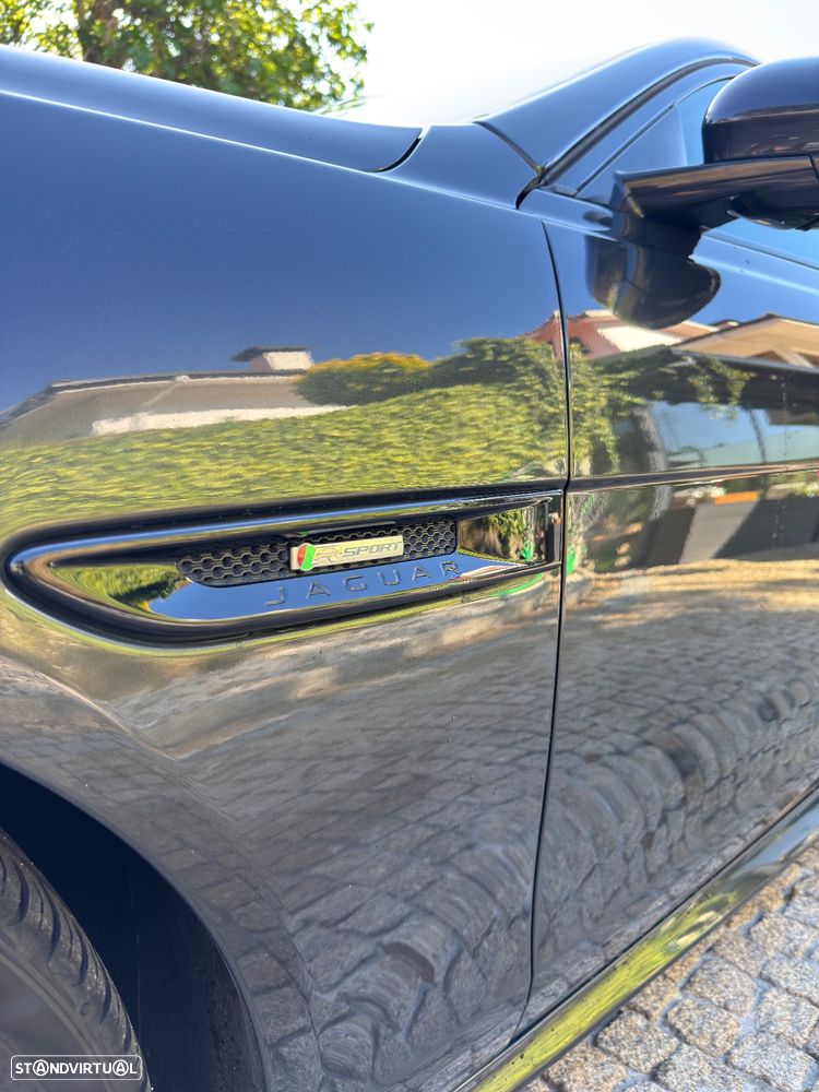Jaguar XE 2.0 D R-Sport - 12
