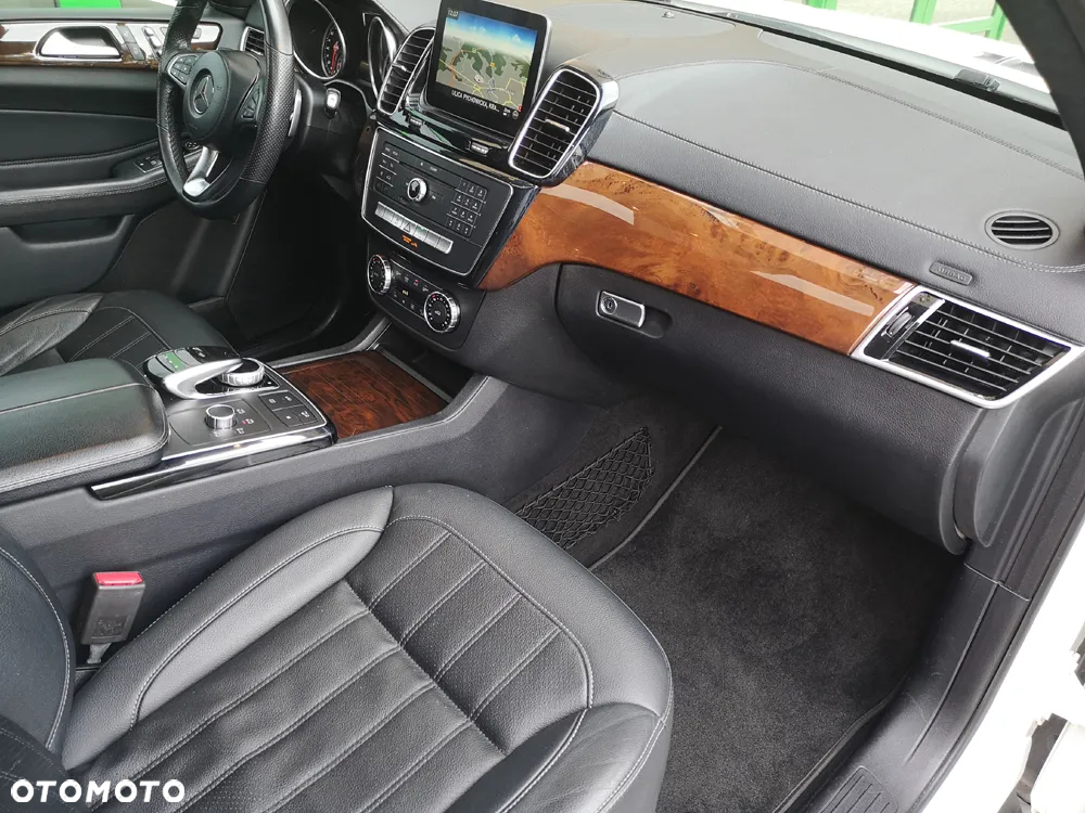 Mercedes-Benz GLS - 16