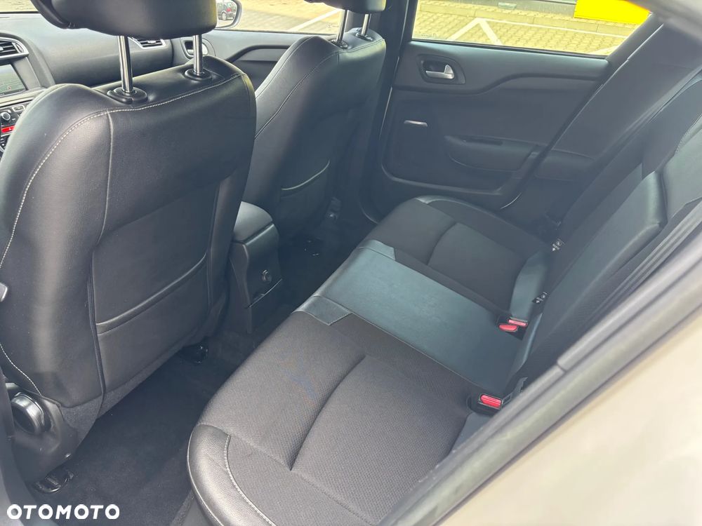 Citroën DS4 e-HDi 115 SoChic - 10