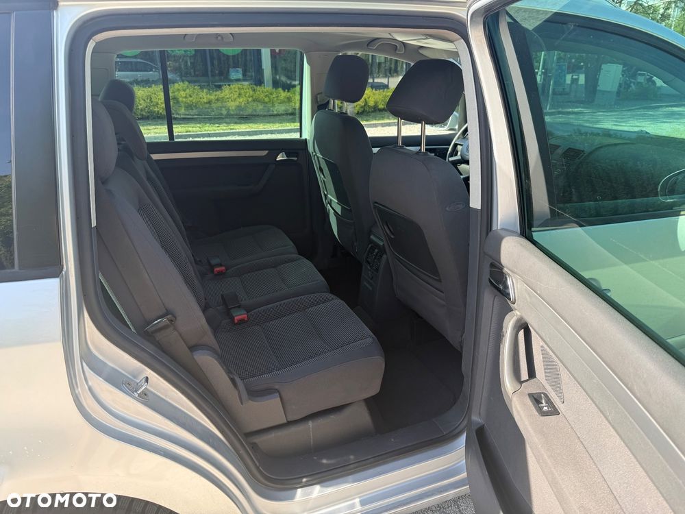 Volkswagen Touran 2.0 TDI Highline - 13
