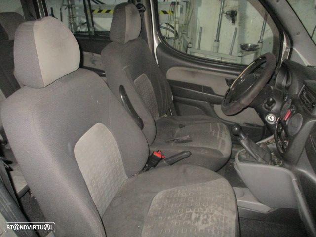 Carro MOT: 223 A9 000 CXVEL: FGP FIAT DOBLO 2007 1.3 JTD 84CV 5P CINZA DIESEL - 7