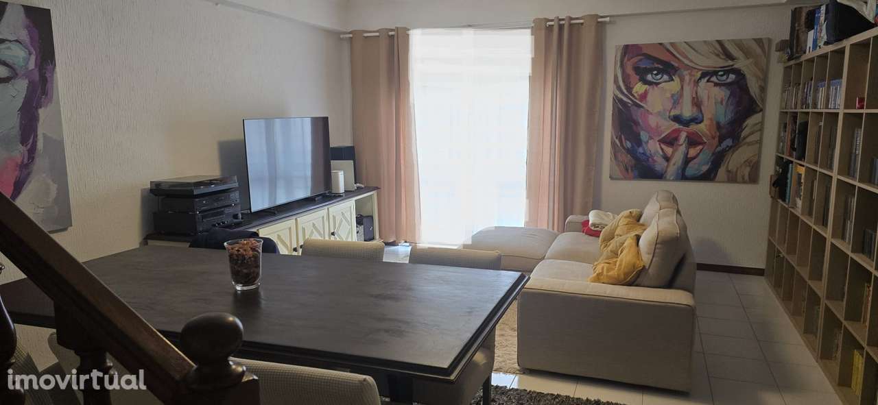 T2 com varanda, garagem e localização privilegiada - Grande imagem: 2/9