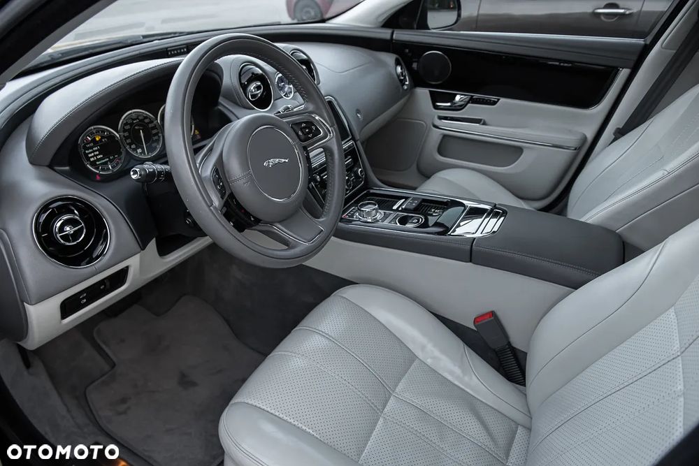 Jaguar XJ - 15