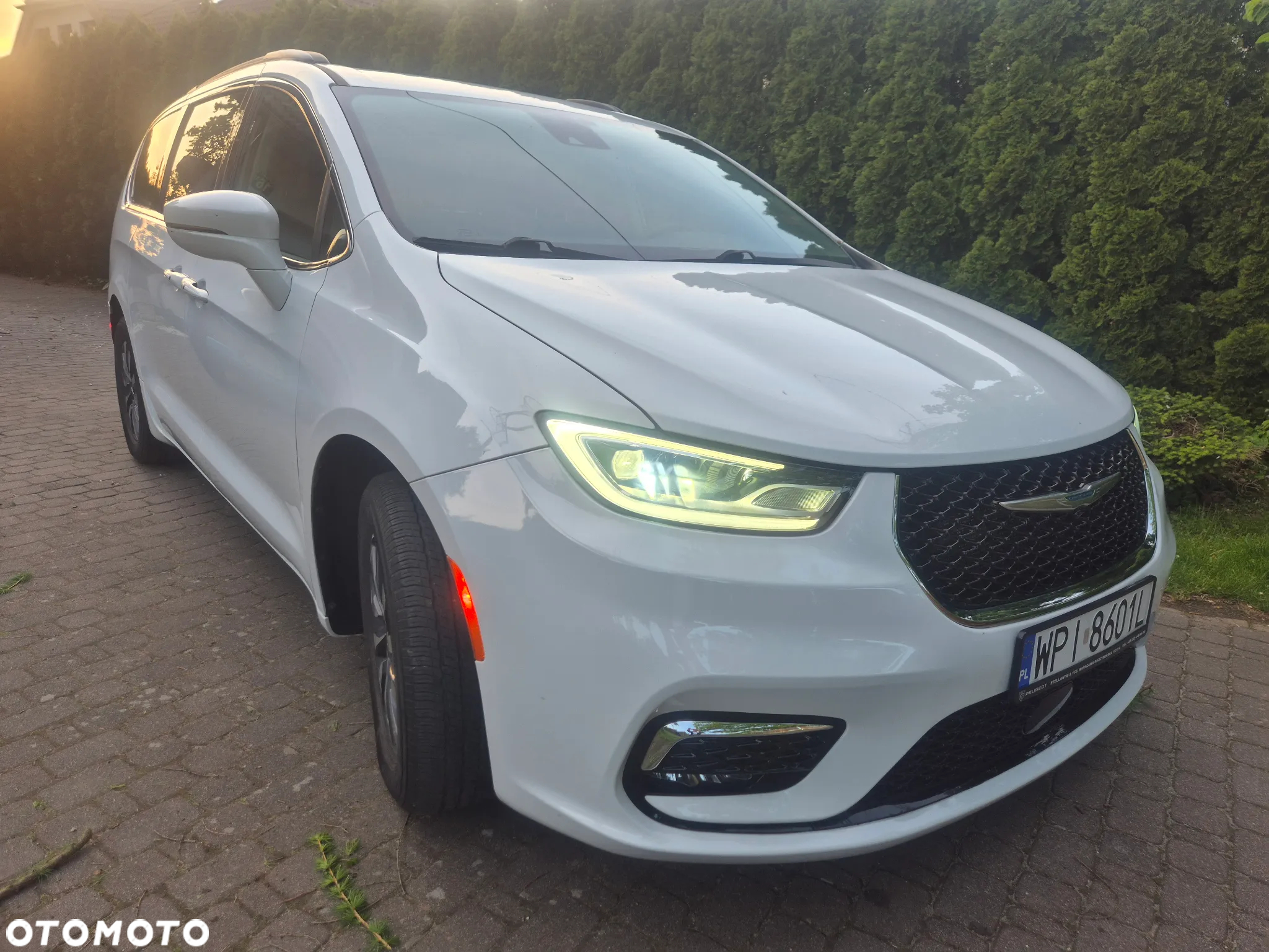 Chrysler Pacifica - 2