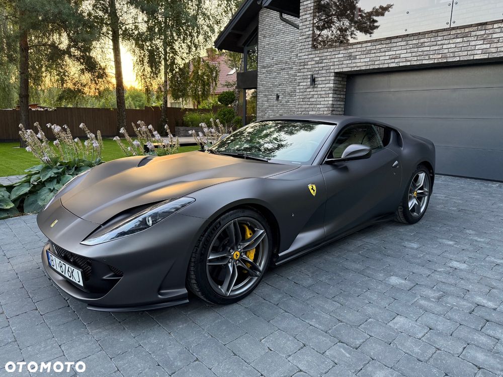 Ferrari 812 Superfast - 8