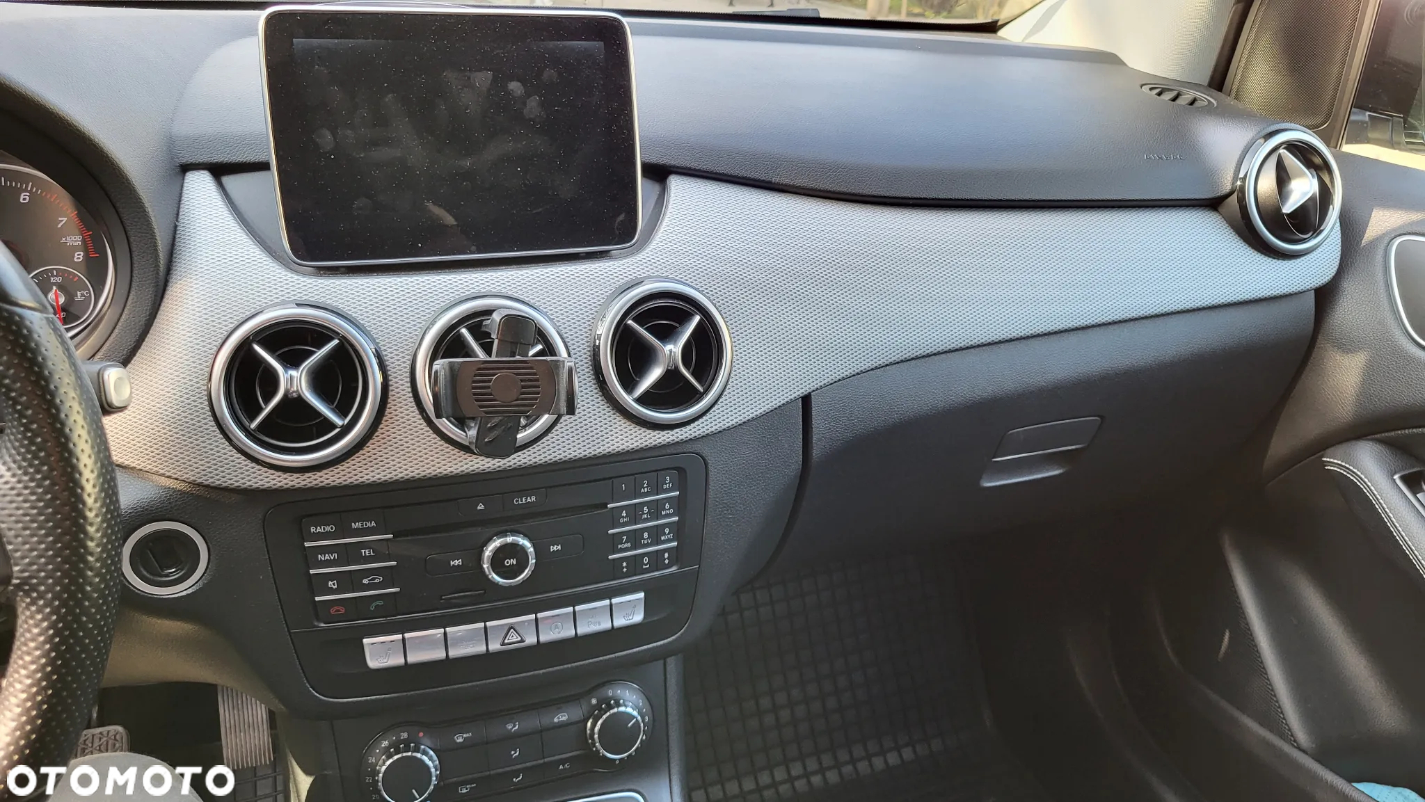 Mercedes-Benz Klasa B 220 4-Matic Urban - 14