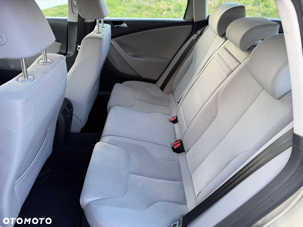 Volkswagen Passat ver-variant-2-0-turbo-fsi-comfortline - 8