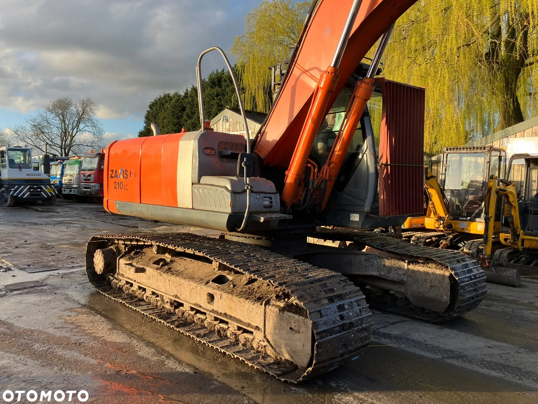 Hitachi ZX210LC-3 - 6
