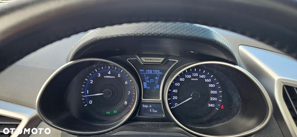 Hyundai Veloster - 32