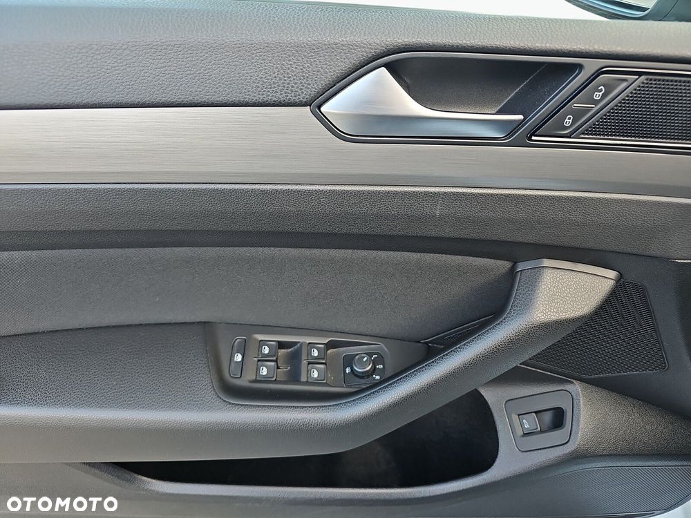 Volkswagen Passat - 17