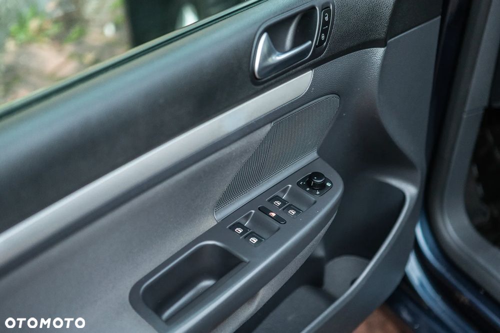 Volkswagen Golf - 32